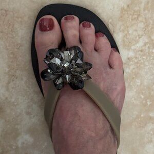 Guess Flip Flops Size 5 New